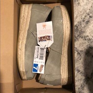 Canvas wedge shoes with memory foam -taupe size 7